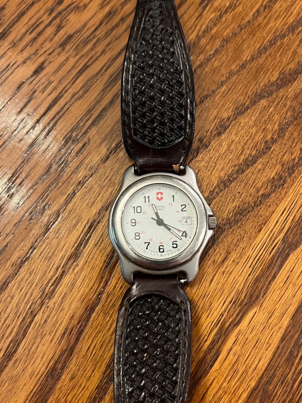 4 watches: Coach Timex Victorinox Swiss Army - Picture 5 of 8